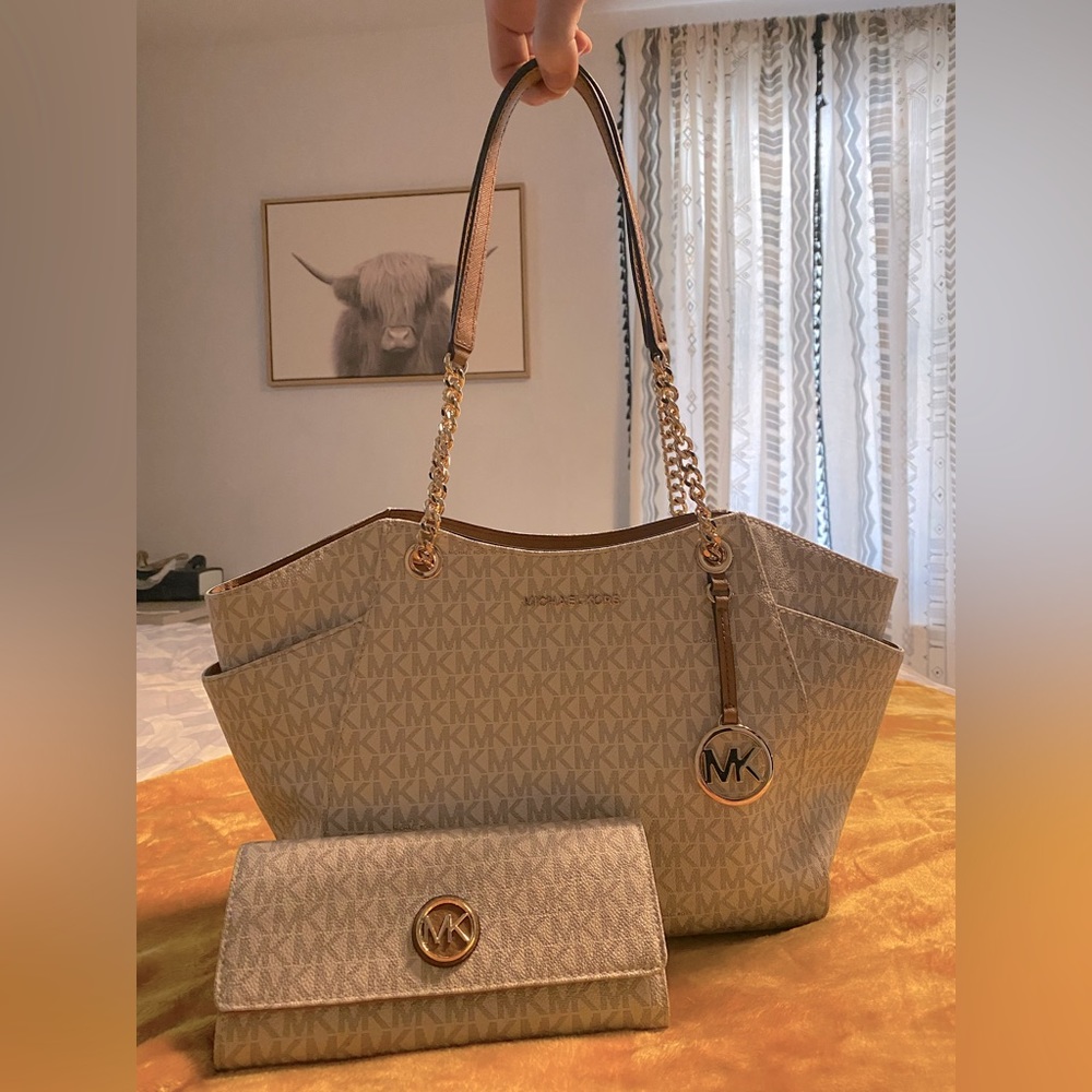 Micheal Kors purse and Wallet